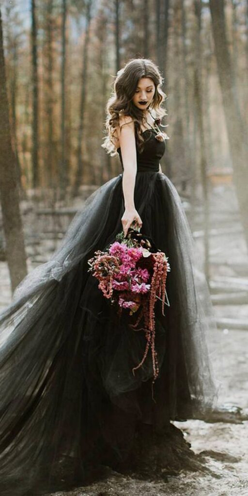 Váy cưới đen gothic