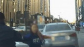 Liên tục bấm còi, nữ tài xế bị người đàn ông tấn công