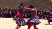 Độc đáo tục... 'đấu võ' chào mừng năm mới của người Peru